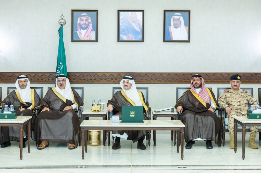أمير الشرقية يرعى حفل تكريم المشاركين في مبادرة يدٌ تغرس وأرضٌ تزدهر أمير الشرقية يرعى حفل تكريم المشاركين في مبادرة يدٌ تغرس وأرضٌ تزدهر