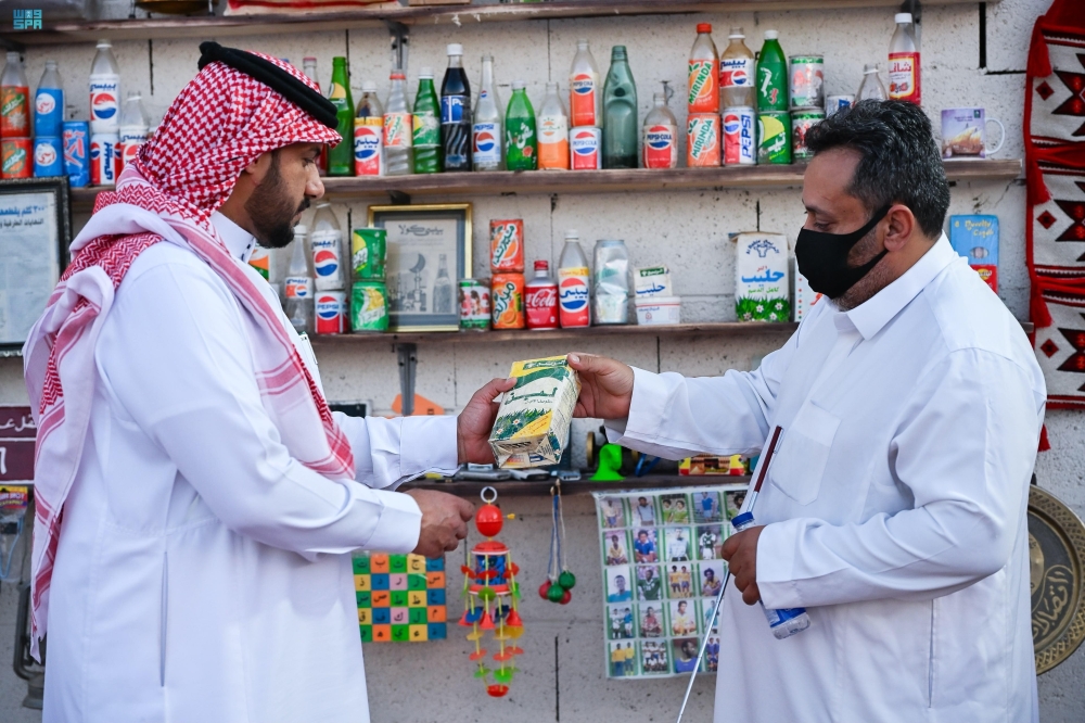 طريف.. المتاحف التراثية تستقطب زوار مهرجان سوق المزارعين طريف.. المتاحف التراثية تستقطب زوار مهرجان سوق المزارعين