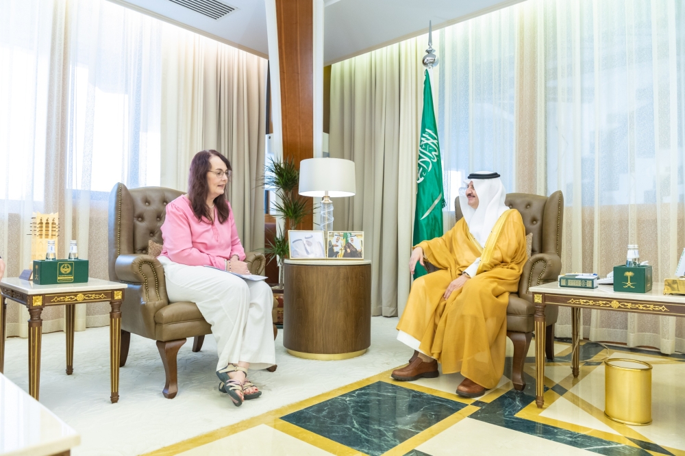 أمير الشرقية يستقبل القائم بالأعمال في السفارة الأمريكية لدى المملكة