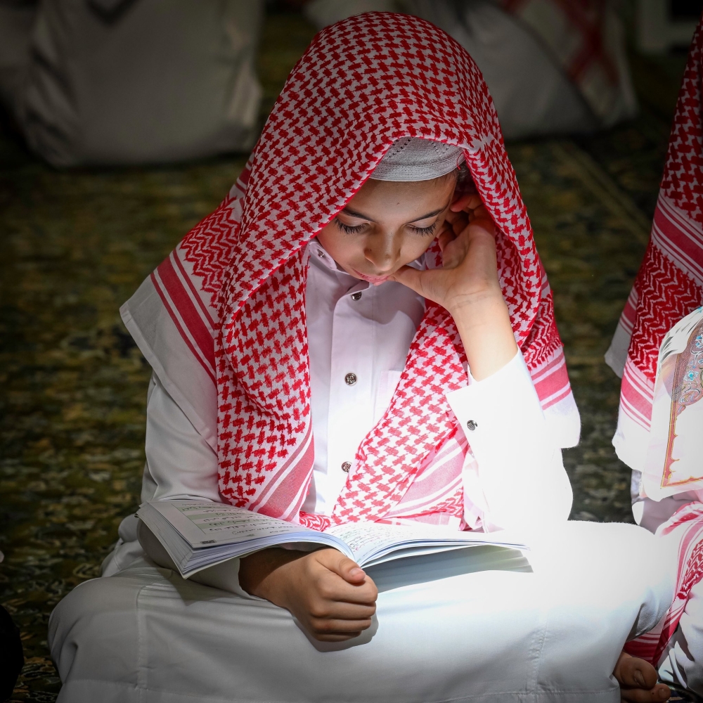أمير المدينة المنورة: حلقات المسجد النبوي تجسد عناية القيادة بكتاب الله وسنة نبيه