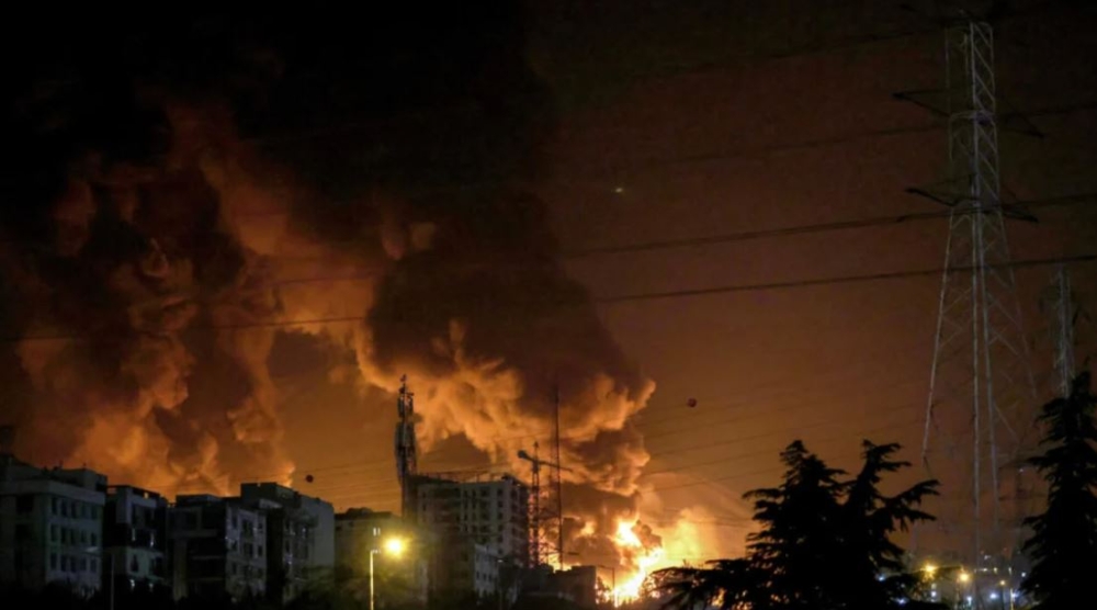 عاجل الجيش الأمريكي يبدأ تنفيذ غارات جوية جديدة على إيران عاجل الجيش الأمريكي يبدأ تنفيذ غارات جوية جديدة على إيران