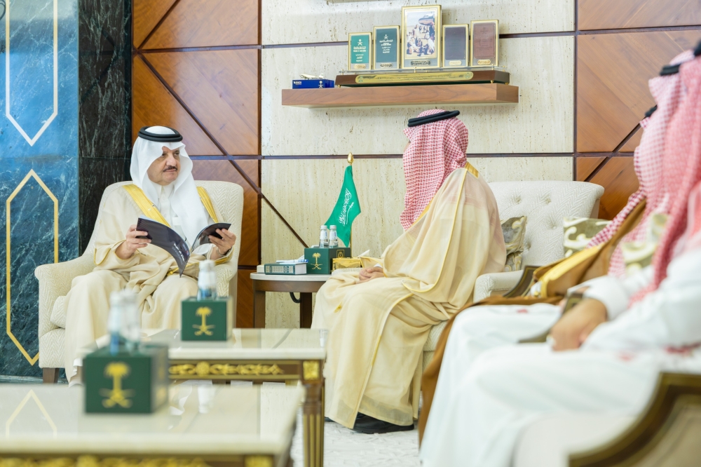 أمير الشرقية يطّلع على مشروع صندوق الوقف الإسعافي للهلال الأحمر السعودي