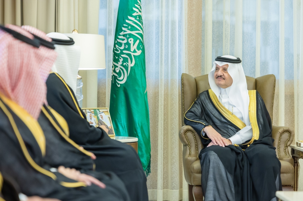 أمير المنطقة الشرقية يستقبل نائب الرئيس التنفيذي لقطاع الأعمال في بنك التنمية الاجتماعية