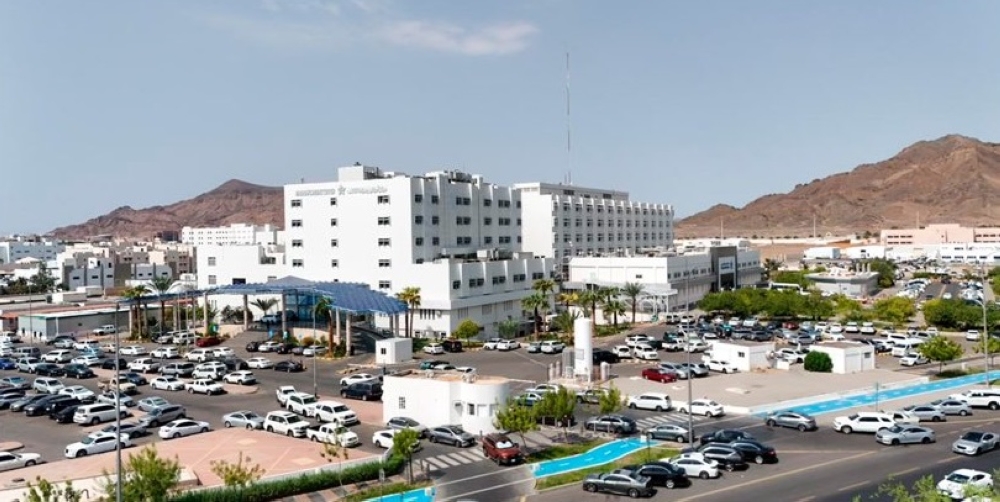 جراحة متقدمة تنقذ مريضًا من تمدد الشريان الأورطي في المدينة المنورة