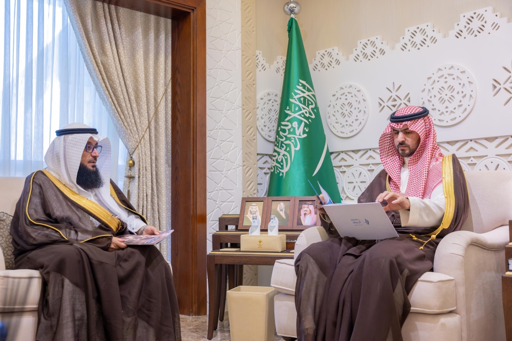 نائب أمير المنطقة الشرقية يستقبل الرئيس التنفيذي لجمعية البر بالمنطقة&nbsp;