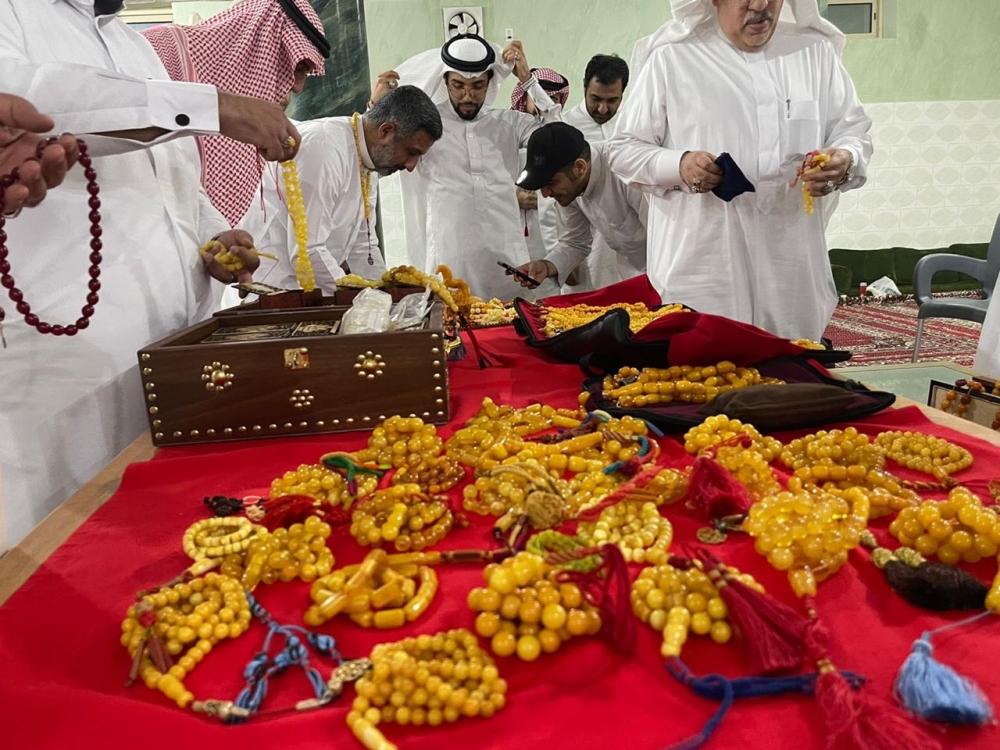 الشرقية مركز لهواة السبح والأحجار الكريمة.. والشباب يبتكرون اتجاهات جديدة الشرقية مركز لهواة السبح والأحجار الكريمة.. والشباب يبتكرون اتجاهات جديدة