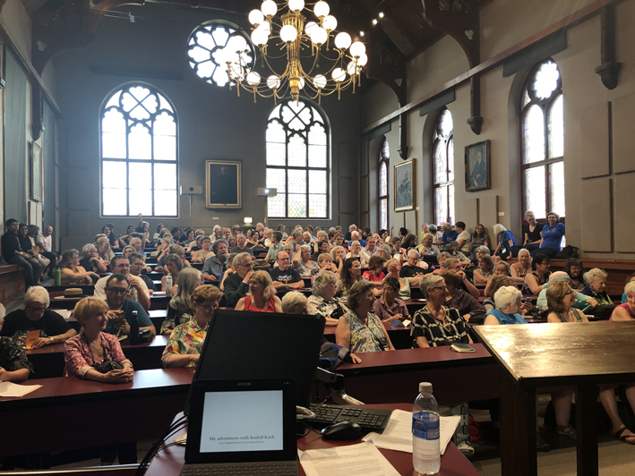 Une fiction audacieuse sur la transidentité chez les mineurs, emmenée par l'actrice transgenre andréa furet. Int. Kalligrafie Konferenz 2019 in MontrÃ©al, Kanada