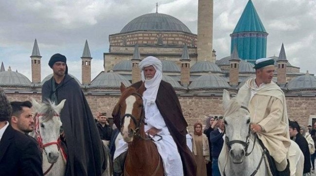 تركيا : قونيا ترحب بحجاج إسبان يقصدون مكة على صهوة الخيل