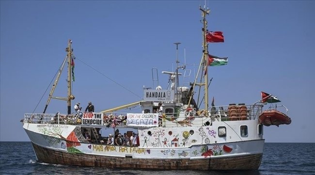 قوات الاحتلال تقتحم سفينة حنظلة وتعتقل طاقمها 