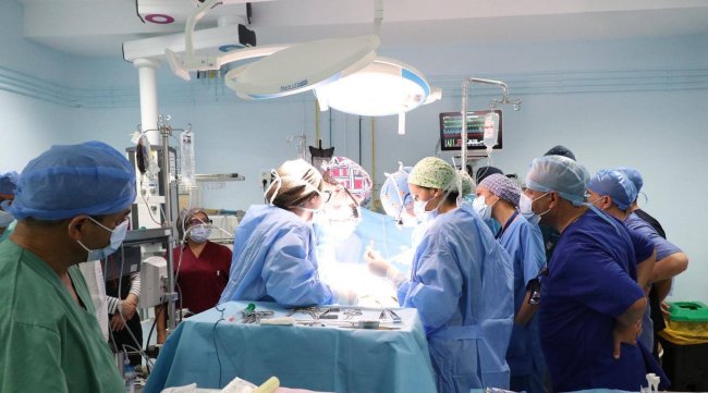 تونس : نجاح أول عملية قلب مفتوح للأطفال في مستشفى البشير حمزة