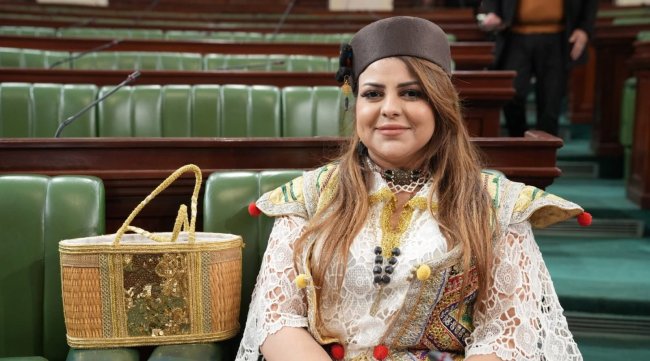 حق الملح : مداخلة سيرين لمرابط تثير السخرية (فيديو)