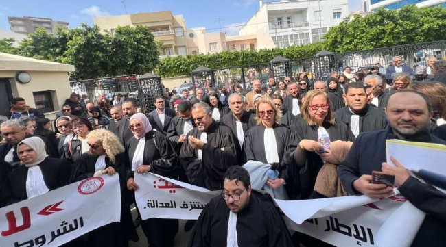 سوسة: وقفة احتجاجية للمحامين رفضًا للمحاكمة عن بُعد