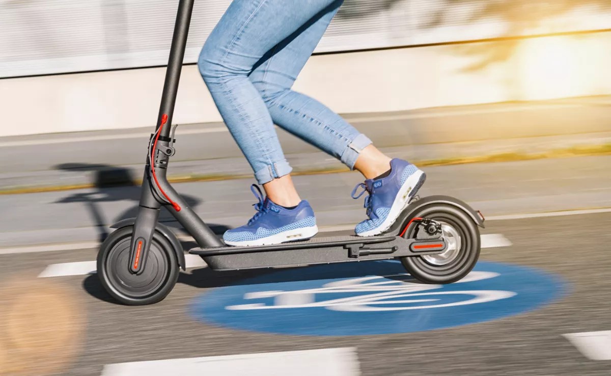 40-Year-Old Woman in Critical Condition Following Scooter Accident in Santa Cruz de Tenerife