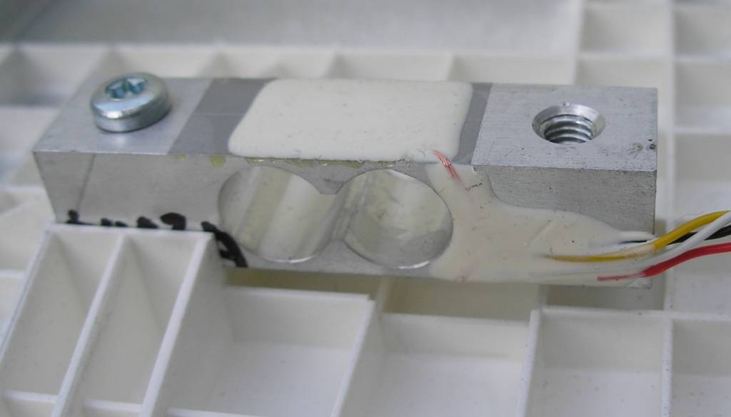 It has an led that works as the power indicator, a bnc connector, and a ph2.0 sensor interface. Scale Interface