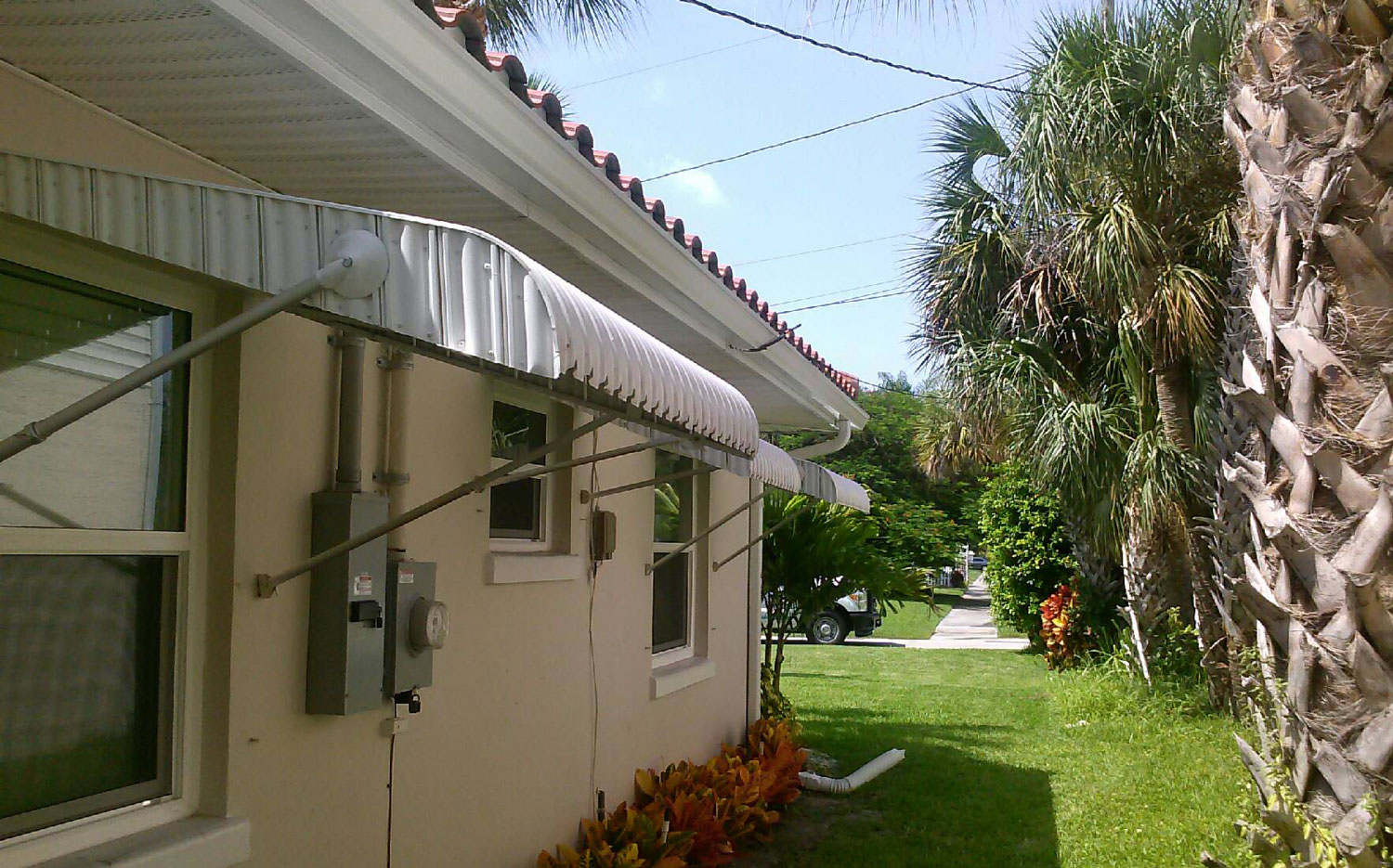 Home outdoors yard & garden structures deck & patio every editorial product is independently s. Clamshell Aluminum Awning Gallery