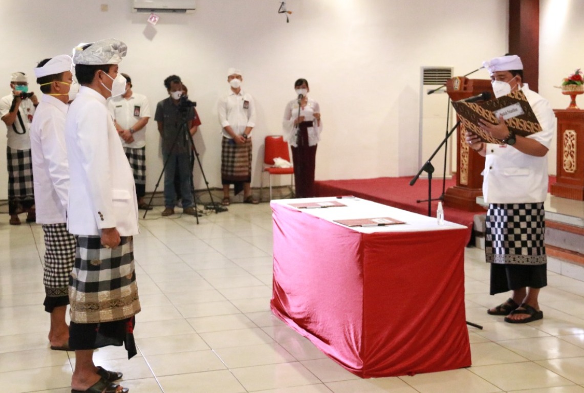 Bupati Sanjaya Lantik 51 Pejabat Pimpinan Tinggi Pratama dan Administrator  | Balinetizen