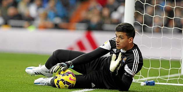 Kiper anyar valencia, jasper cillessen melakukan pemanasan jelang sebuah laga barcelona di liga champions 2018/2019 lalu. El VCF seguix a Rulli per substituir a Cillessen