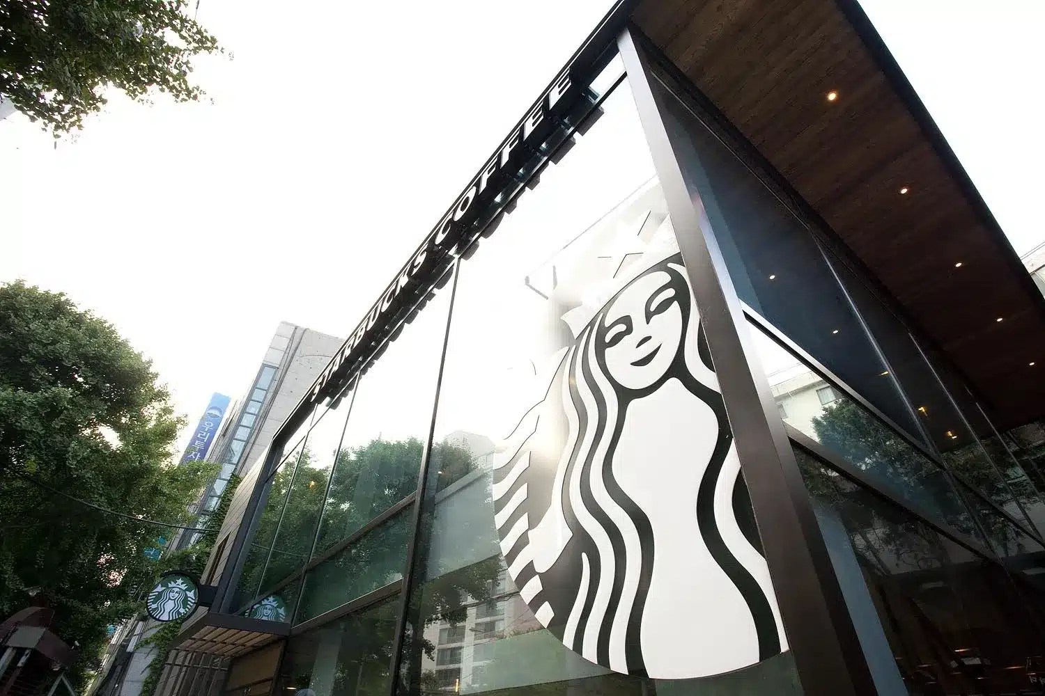 Starbucks yeni yılda fiyatlarına yüzde 30 zam yaptı 1 Starbucks