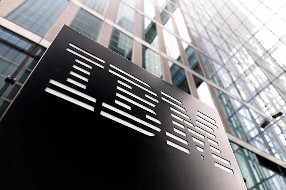 IBM satışları tahminleri aştı ancak hisseleri bulut büyümesindeki yavaşlama nedeniyle düştü 4 IBM