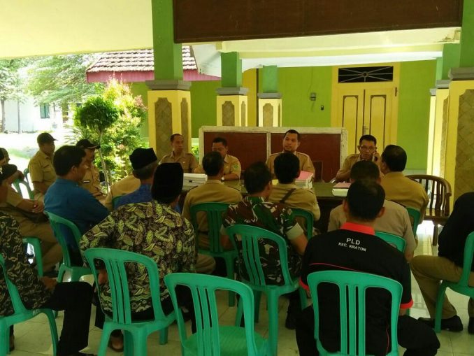 Verifikasi ini dilakukan untuk memastikan penerima bantuan sosial ppkm bantuan pkh dan bantuan tunai atau blt. Musdes Penetapan RKPDes 2018 Tambakan