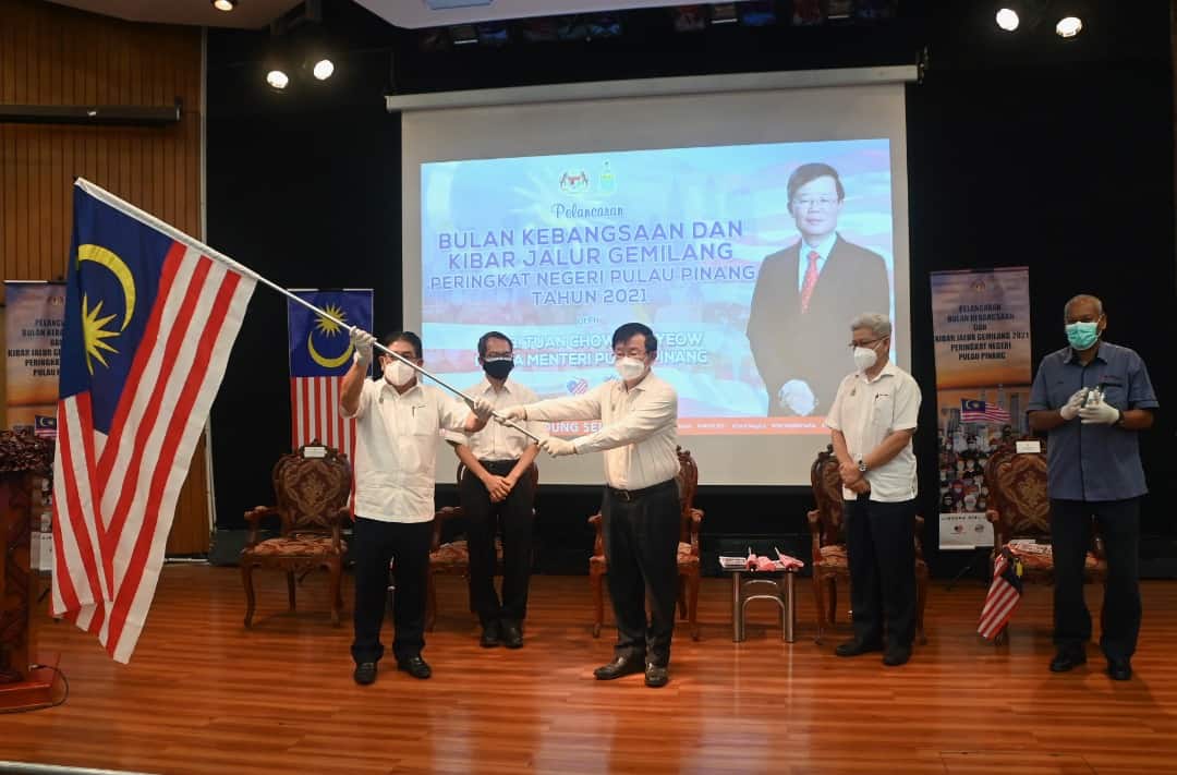 Terima kasih unit fasiliti jalan @jkrktrganu atas tindakan segera mencatas dahan pokok yang menghalang papan tanda dan premis berdasarkan aduan di kuala . Semarakkan Semangat Kemerdekaan Dalam Suasana Normal Baharu Buletin Mutiara