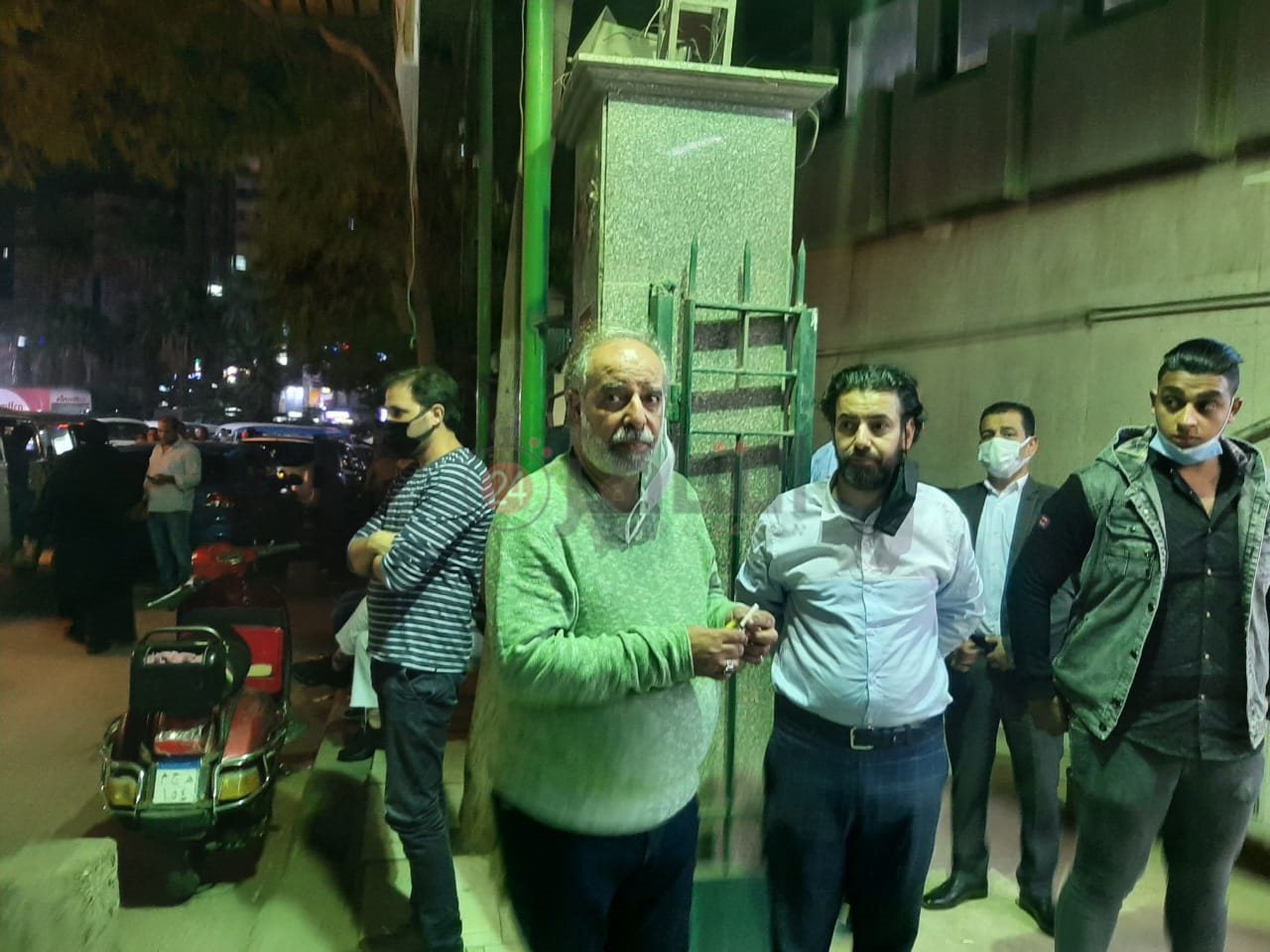 اتشح الوسط الفني، اليوم السبت، بحالة من السواد والاسي حزنا علي وفاة الفنان المصري أحمد عبد الحي خلال خضوعه لعملية جراحية بعد مروره بوعكة صحية، أودت بحياته Kb Ff5gwxnvzrm