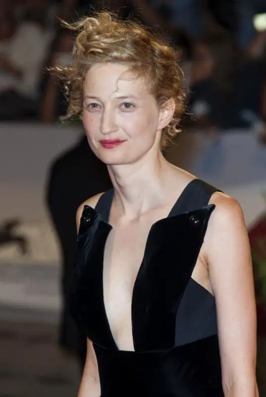 Suddenly i feel like old rose from titanic. Alba Rohrwacher Bra Size, Age, Weight, Height