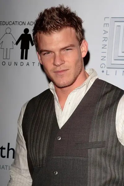 Get to know the 10 handy men and women competing on season 3 of hgtv's all american handyman. Alan Ritchson Net Worth - Celebrity Sizes