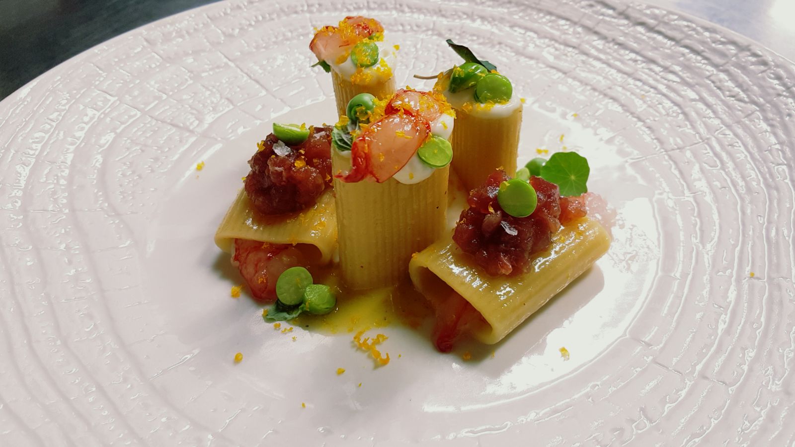 Nicola Gronchi Paccheri Rigati Pasta Di Stigliano Con Tartare Di Tonno Gambero Rosso Fave E Spuma Di Pecorino Di Pienza Chefemaitrelab