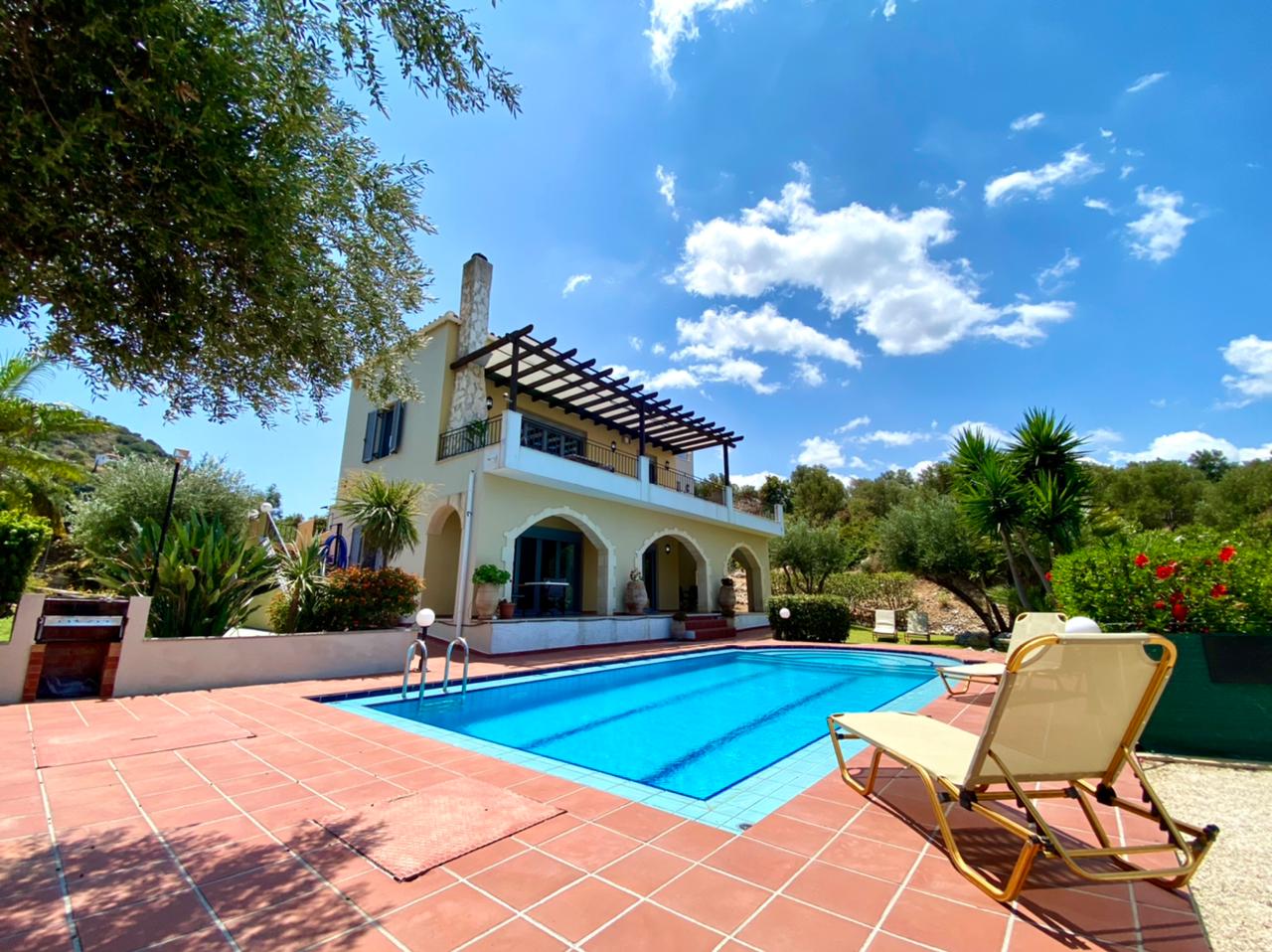 Explore 6 bedroom houses with swimming pool for sale as well! 6 Bed Villa For Sale With Pool And Sea Views Costanitavillas Cretan Real Estate