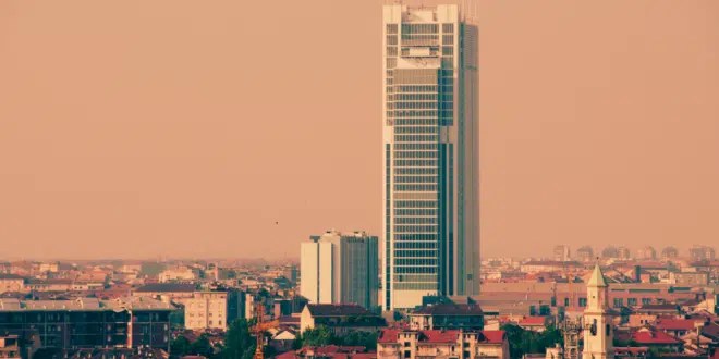 Intesa Sanpaolo avec 100 millions sur BTC, ETH, SOL : investissements dans ETF, Strategy, Bitmine et ETHZilla Intesa Sanpaolo avec 100 millions sur BTC, ETH, SOL : investissements dans ETF, Strategy, Bitmine et ETHZilla