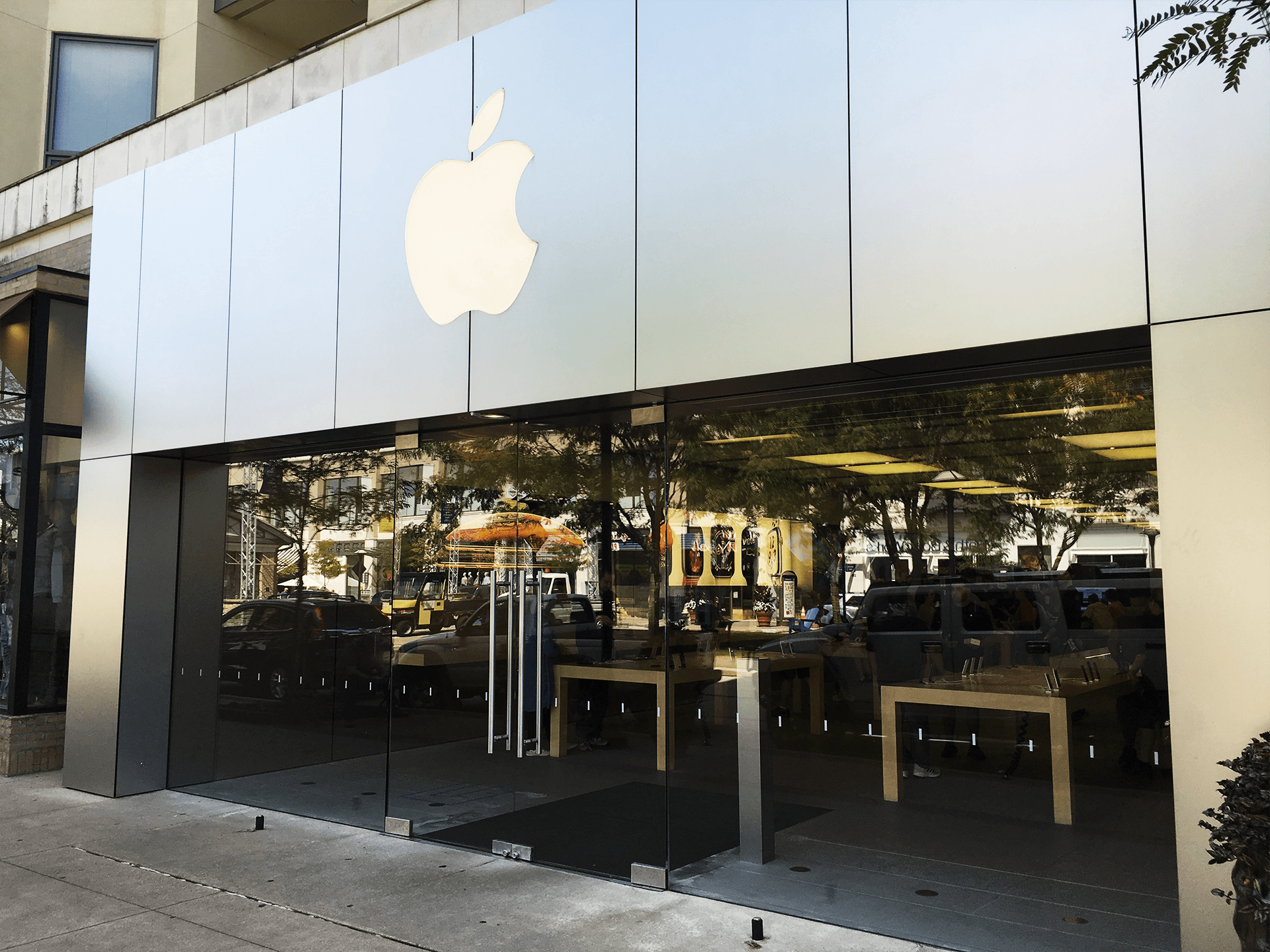 Event starts on friday, 29 may 2020 and happening at barnes & noble, westlake, oh. Apple Store - Crocker Park