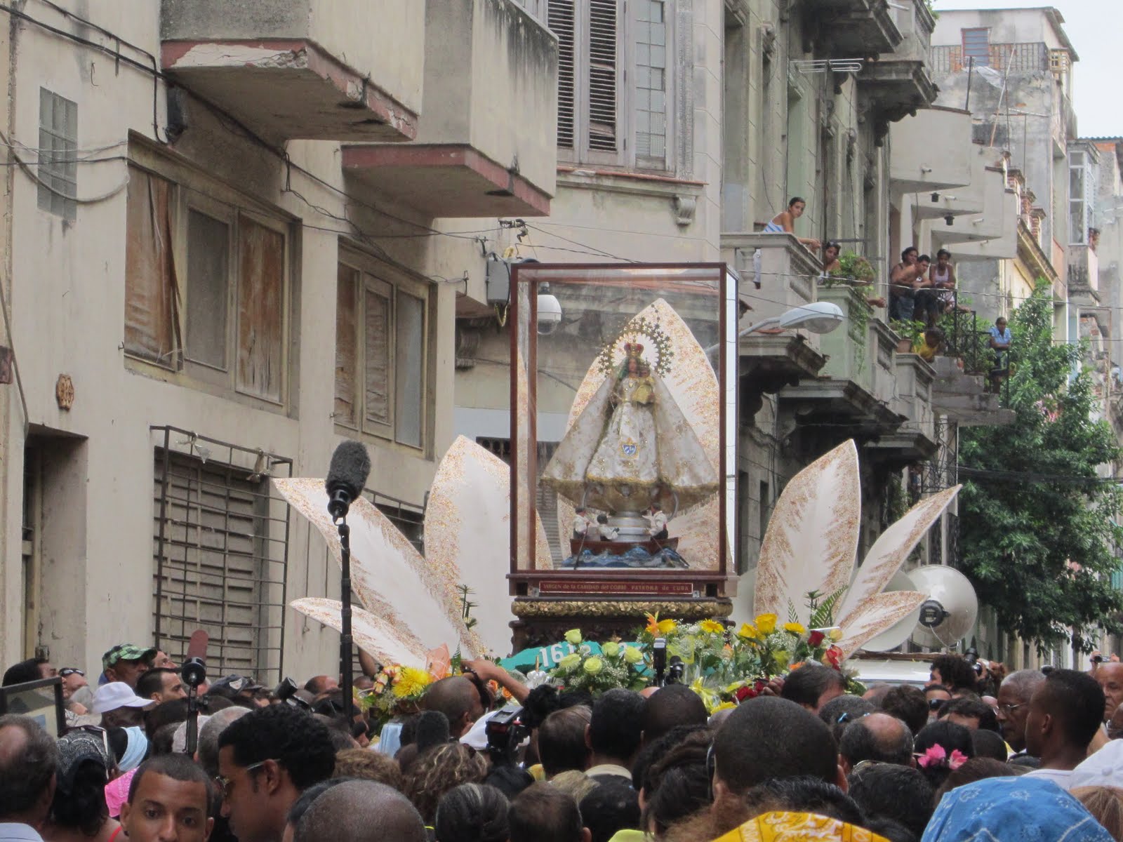 La reina de Cuba visita Lawton