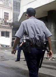 El babalao y la policía