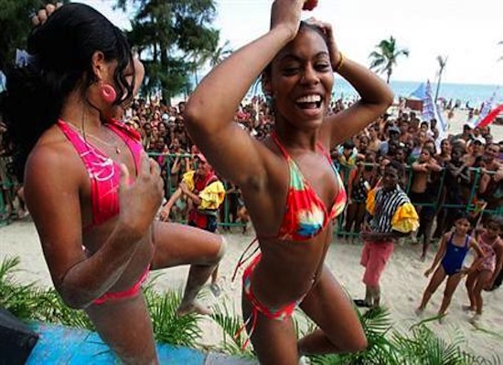 Sobran 9 mil músicos, todos quieren reguetón