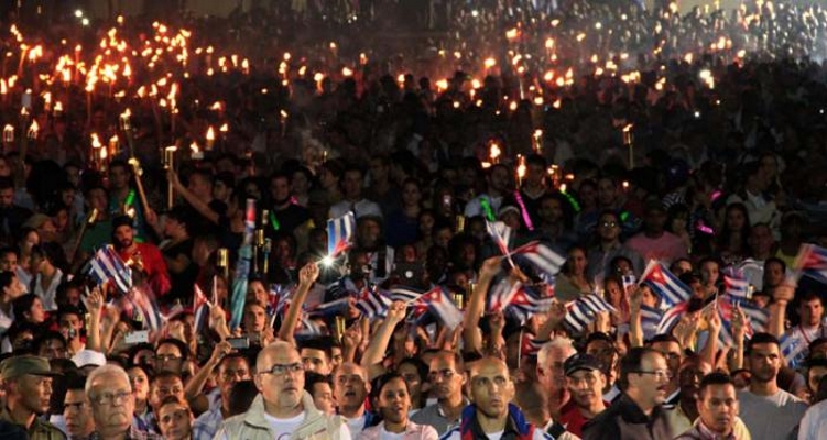Régimen convoca a jóvenes para “ofrenda apasionada” a Fidel Castro