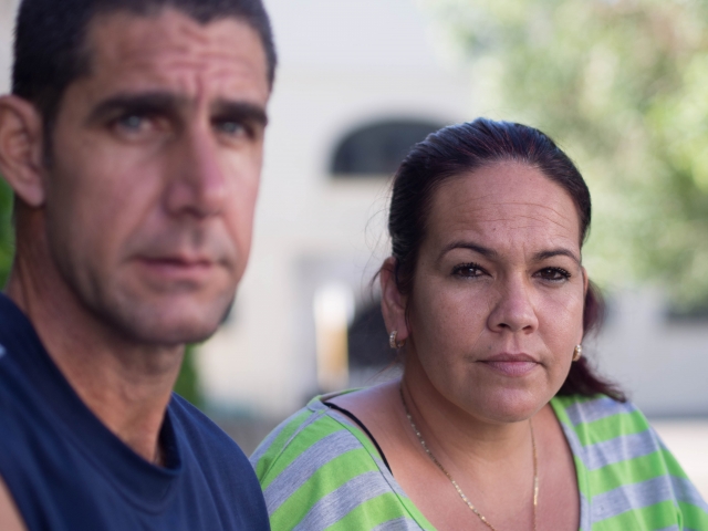Así vive esta familia cubana: entrando y saliendo de la casa por la ventana del baño