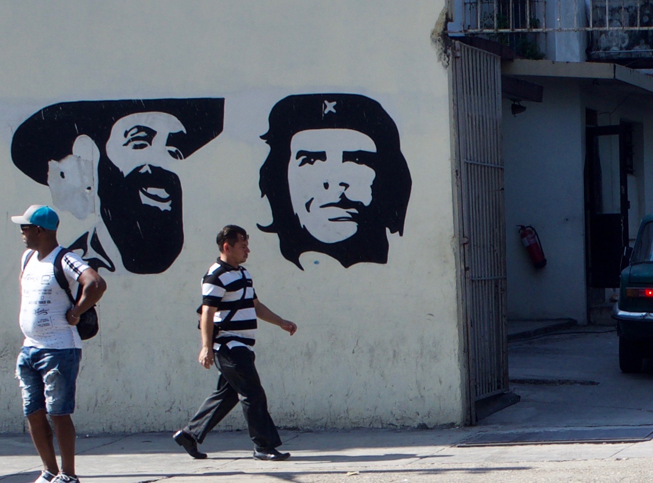 Mural de Camilo Cienfuegos y Ernesto Guevara en La Habana