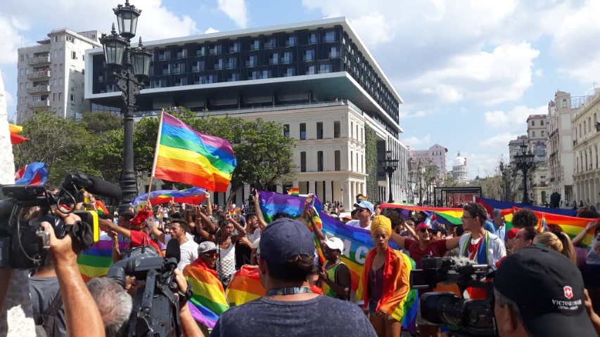 Realizan marcha independiente LGBTI+ en Cuba pese a amenazas y detenciones del régimen