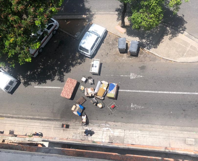 Familia cubana se planta en La Habana exigiendo mejores condiciones de vida