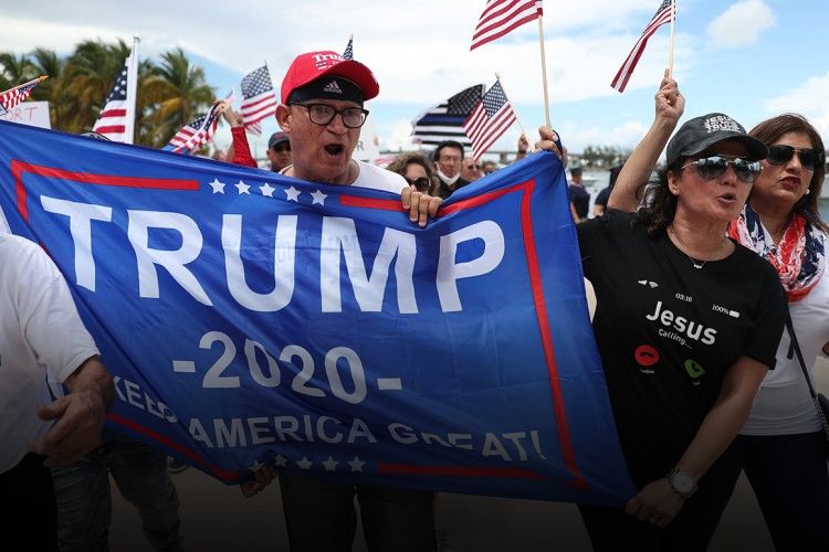 Latinos en Miami se manifiestan en apoyo a Donald Trump