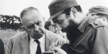 Fidel Castro junto a André Voisin