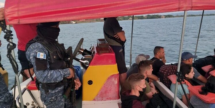 autoridades, emigrantes, cubanos, Guatemala, emigración