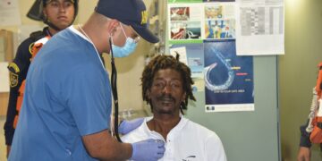 Náufrago sobrevive 24 días a la deriva comiendo solo salsa de tomate