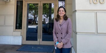 María Elvira Salazar, cubanos, I-220A