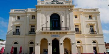 Cuba, Santa Clara, Teatro La Caridad, monumento