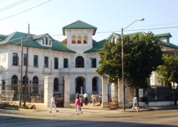 Mansión de 23 y B, Cuba, dictadura, escuela