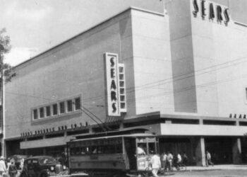 Tienda Sears frente al actual Parque de la Fraternidad