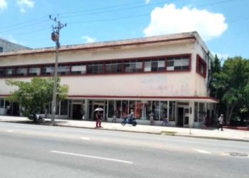 Cuba, ten cent, tiendas