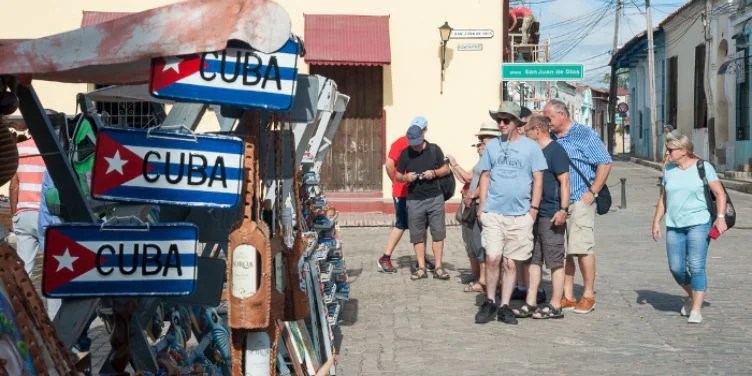 Turistas en la ciudad de Camagüey, Cuba